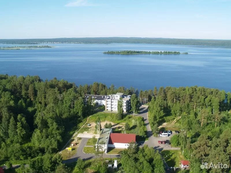 Загородную гостиницу в Карелии продают за 119 млн