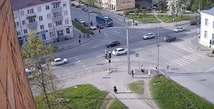 В Петрозаводске ищут очевидцев ДТП, в котором велосипедист сбил пешехода