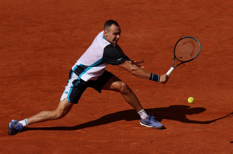 Теннисист Сафиуллин вышел в основную сетку Roland Garros