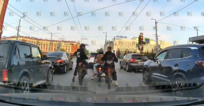 Полиция разыскивает трех юных питбайкеров, устроивших гонки в центре Петрозаводска
