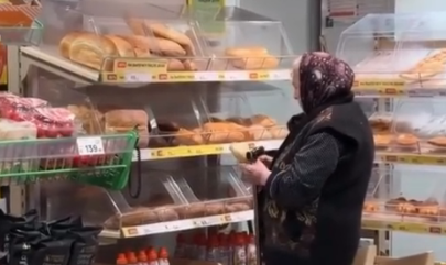 «Приятного аппетита»: горожане возмущены ощупыванием хлеба в популярных магазинах Петрозаводска