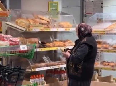 «Приятного аппетита»: горожане возмущены ощупыванию хлеба в популярных магазинах Петрозаводска