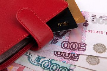 Пенсии некоторых россиян в июне вырастут почти на треть