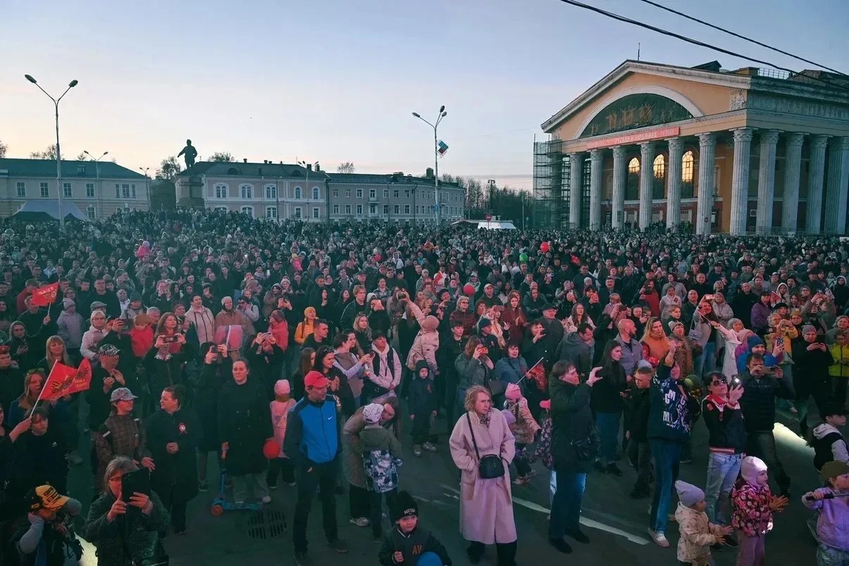 День Победы в Петрозаводске завершился праздничным концертом и фейерверком