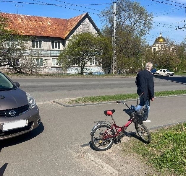 Водитель Nissan наехал на велосипедистку в Петрозаводске