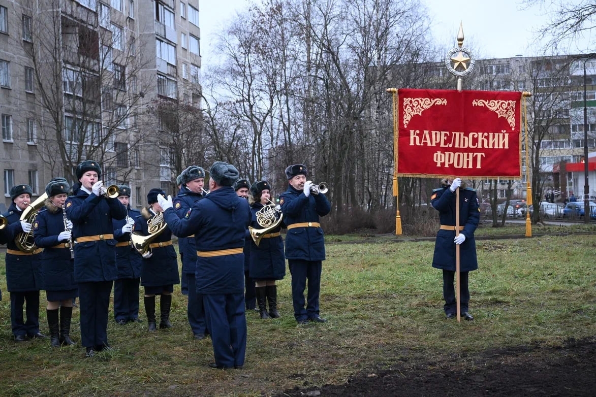 Сквер у героя: в Петрозаводске благоустроят памятник Фролову