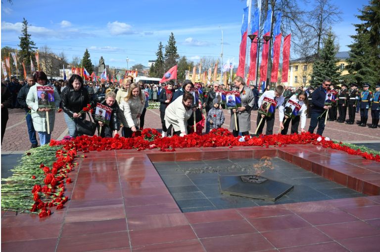 «Земля памяти»: у Вечного огня в Петрозаводске захоронили землю с мест боев в зоне СВО