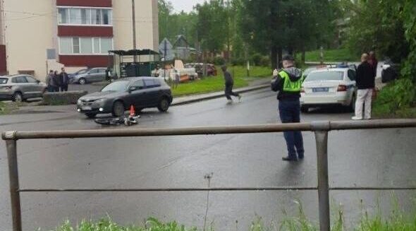 Велосипедиста сбили в густонаселенном районе Петрозаводска