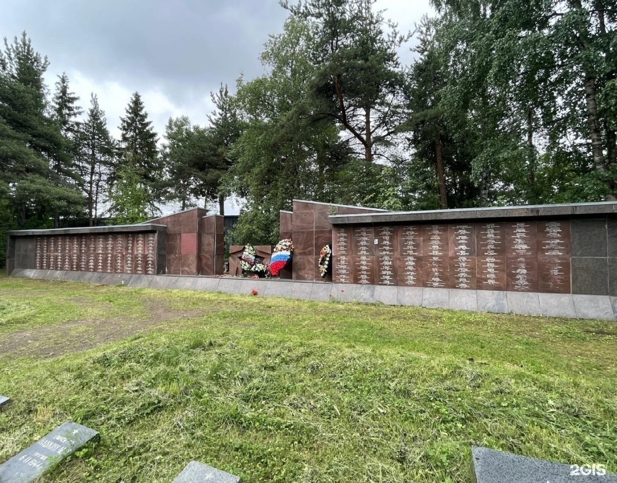 На кладбище в Песках демонтировали плиты мемориала