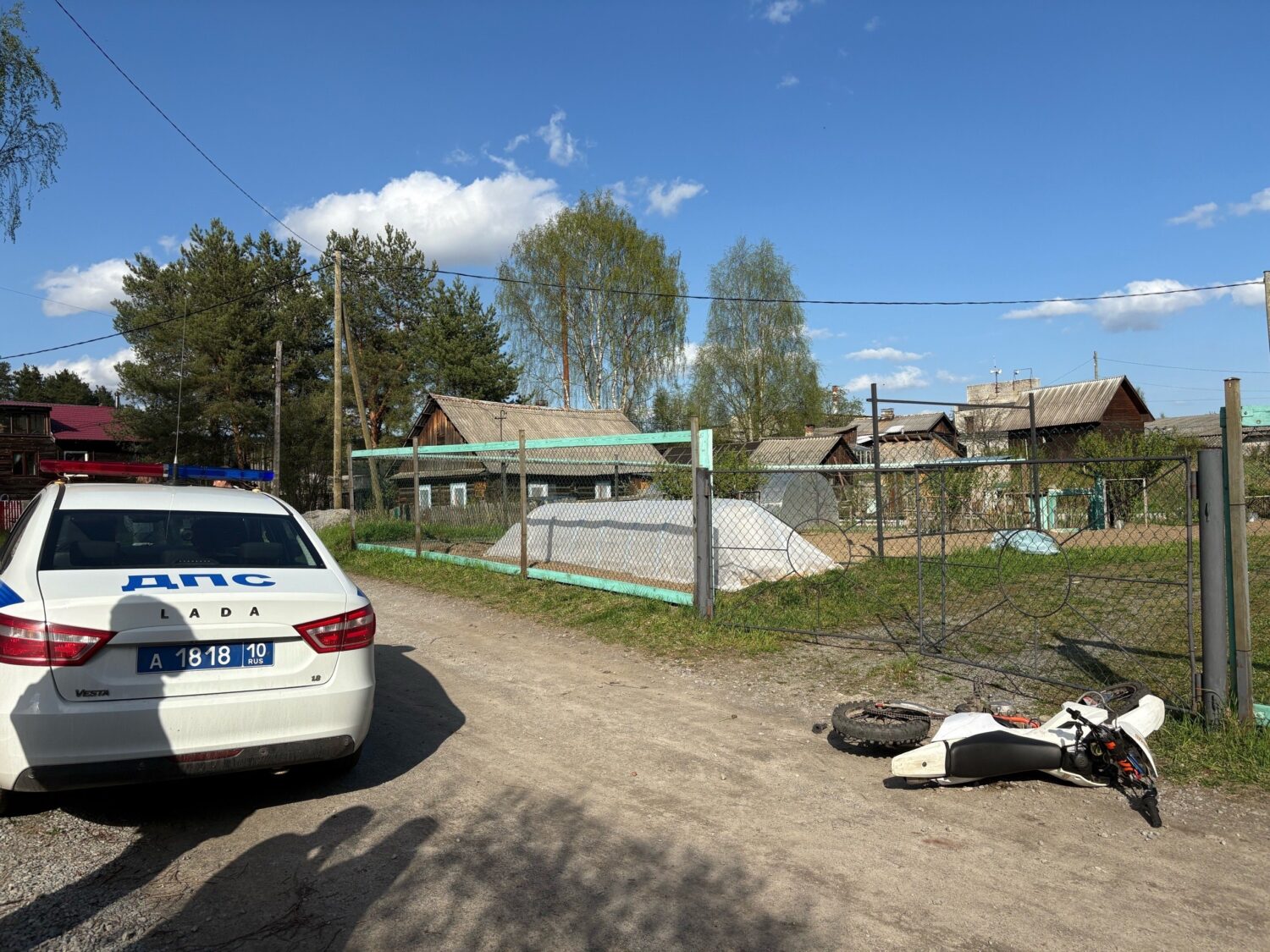 Подросток на питбайке в Карелии зацепился за забор и попал в больницу