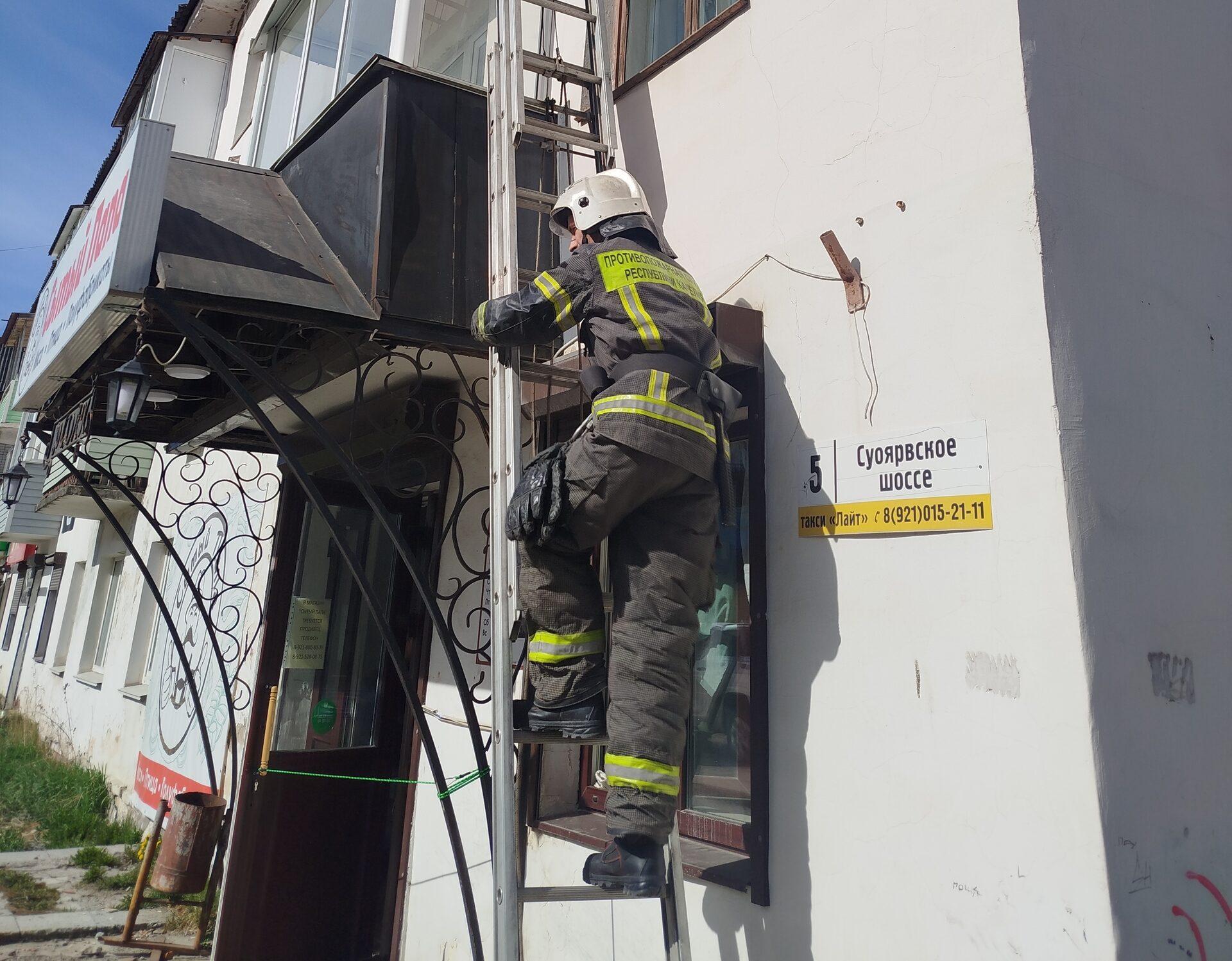 Труп мужчины обнаружили в запертой квартире на юге Карелии