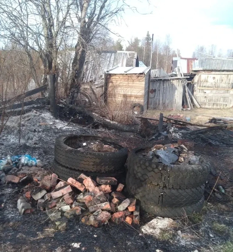 Свалка автомобильных шин полыхала на севере Карелии