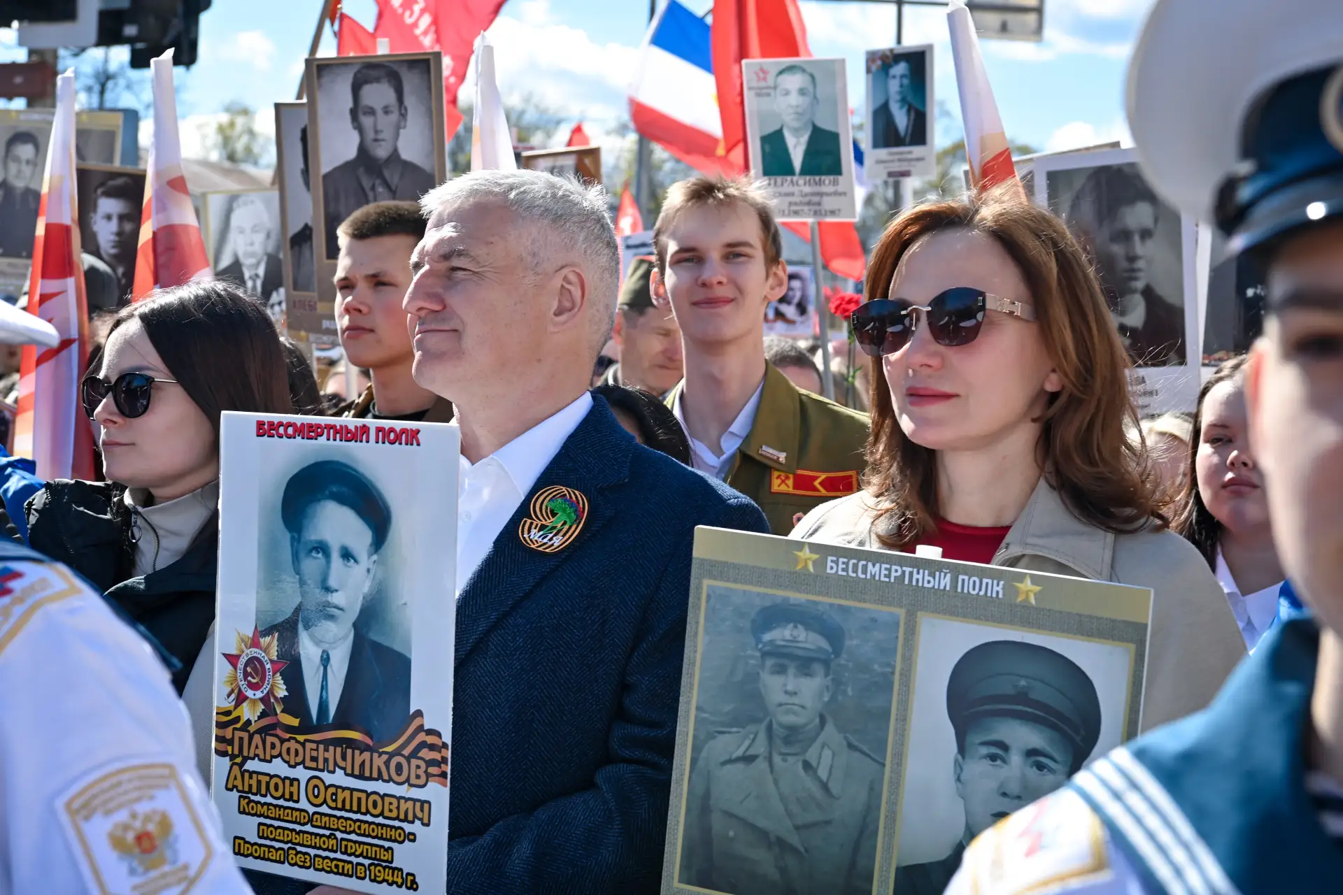 Глава Карелии прошел шествие Бессмертный полк и рассказал о своем деде
