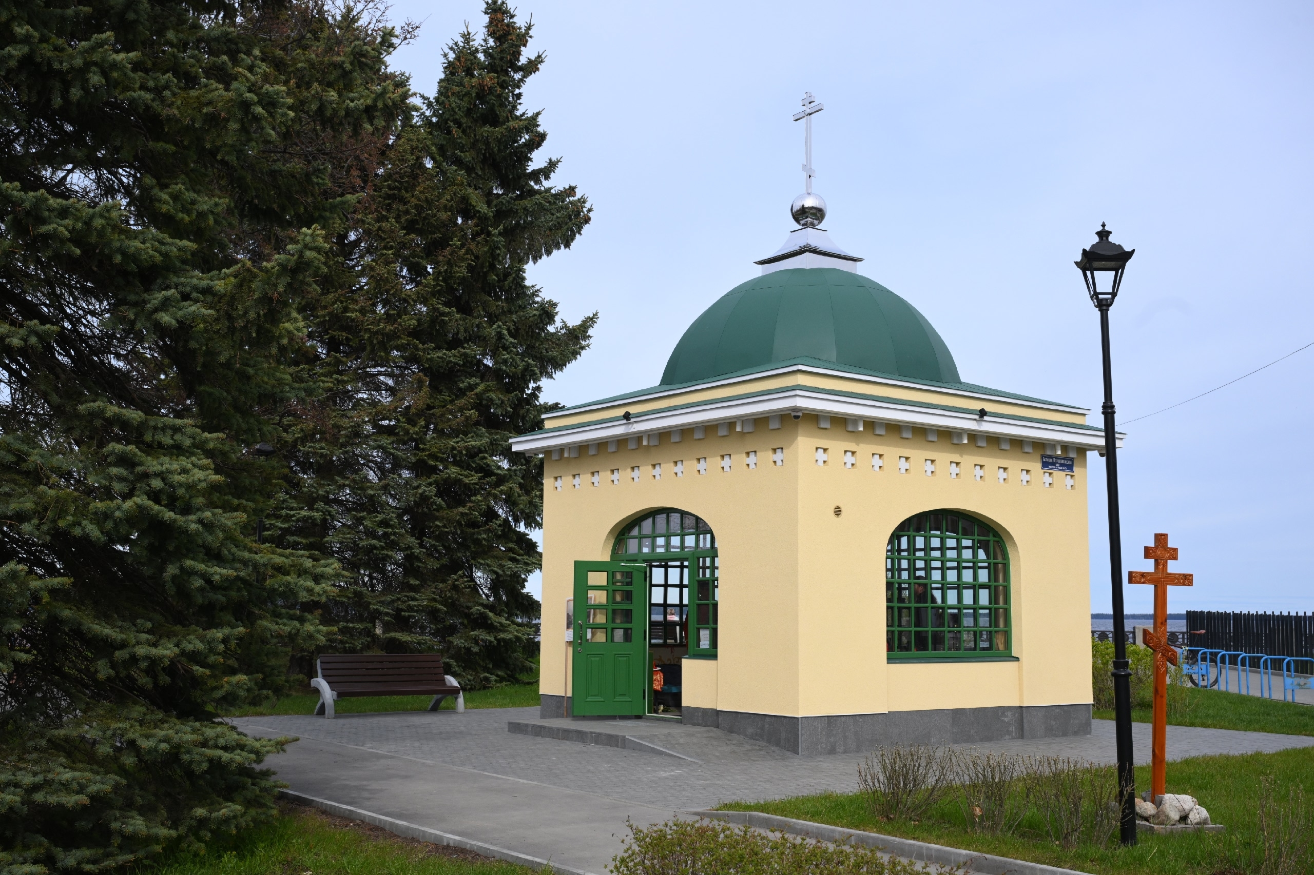 Роспись восстановленной Петропавловской часовни освятили в Петрозаводске