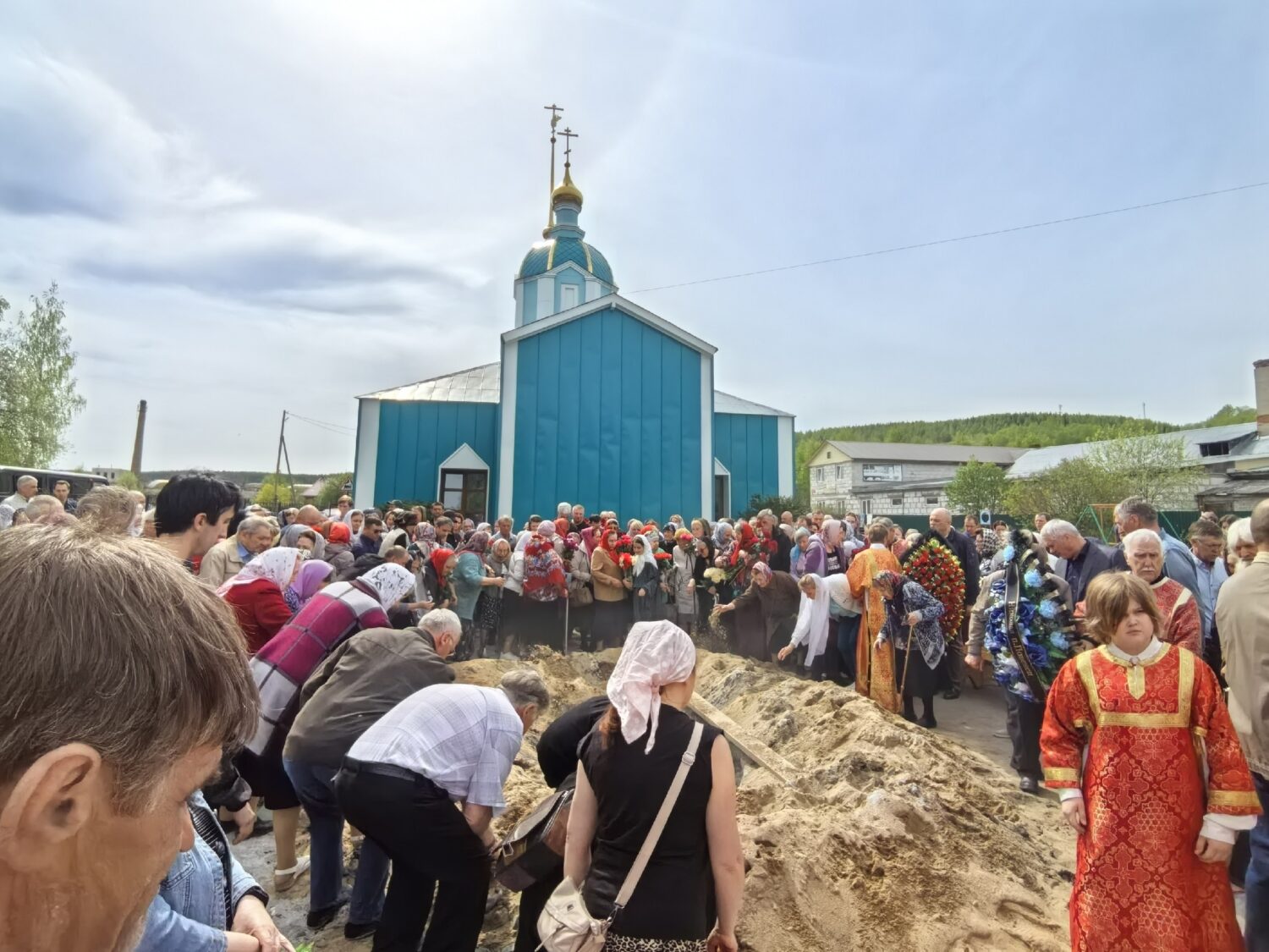 Почившего настоятеля медвежьегорского храма Георгия Соболева предали земле