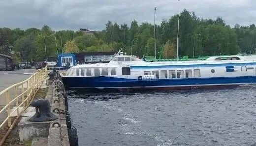 «Метеор» протаранил причал в Петрозаводске