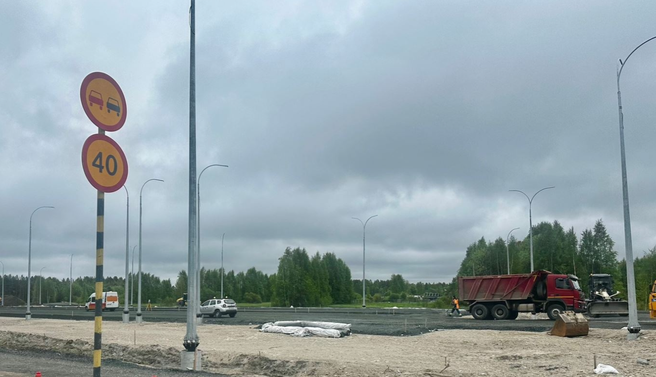 Парковку на 58 мест достраивают возле Беломорских петроглифов в Карелии