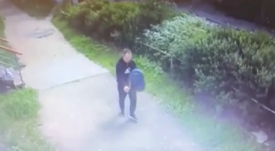 Полицейские разыскивают в Петрозаводске мужчину, которого заподозрили в краже