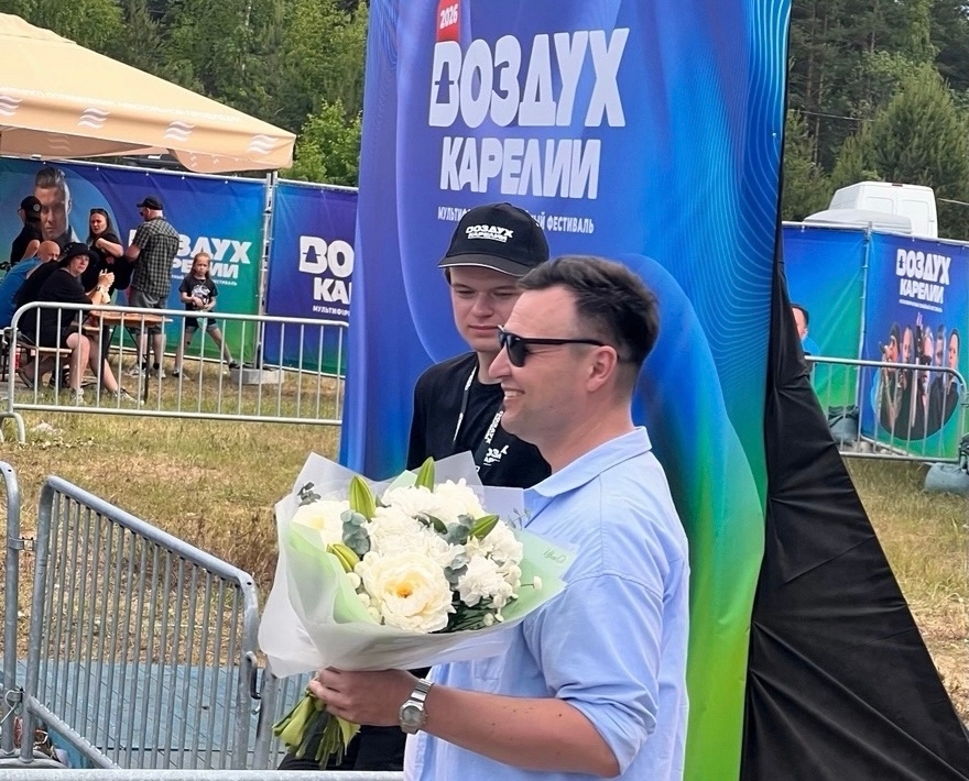 Гость фестиваля «Воздух Карелии» сделал предложение своей спутнице прямо у сцены