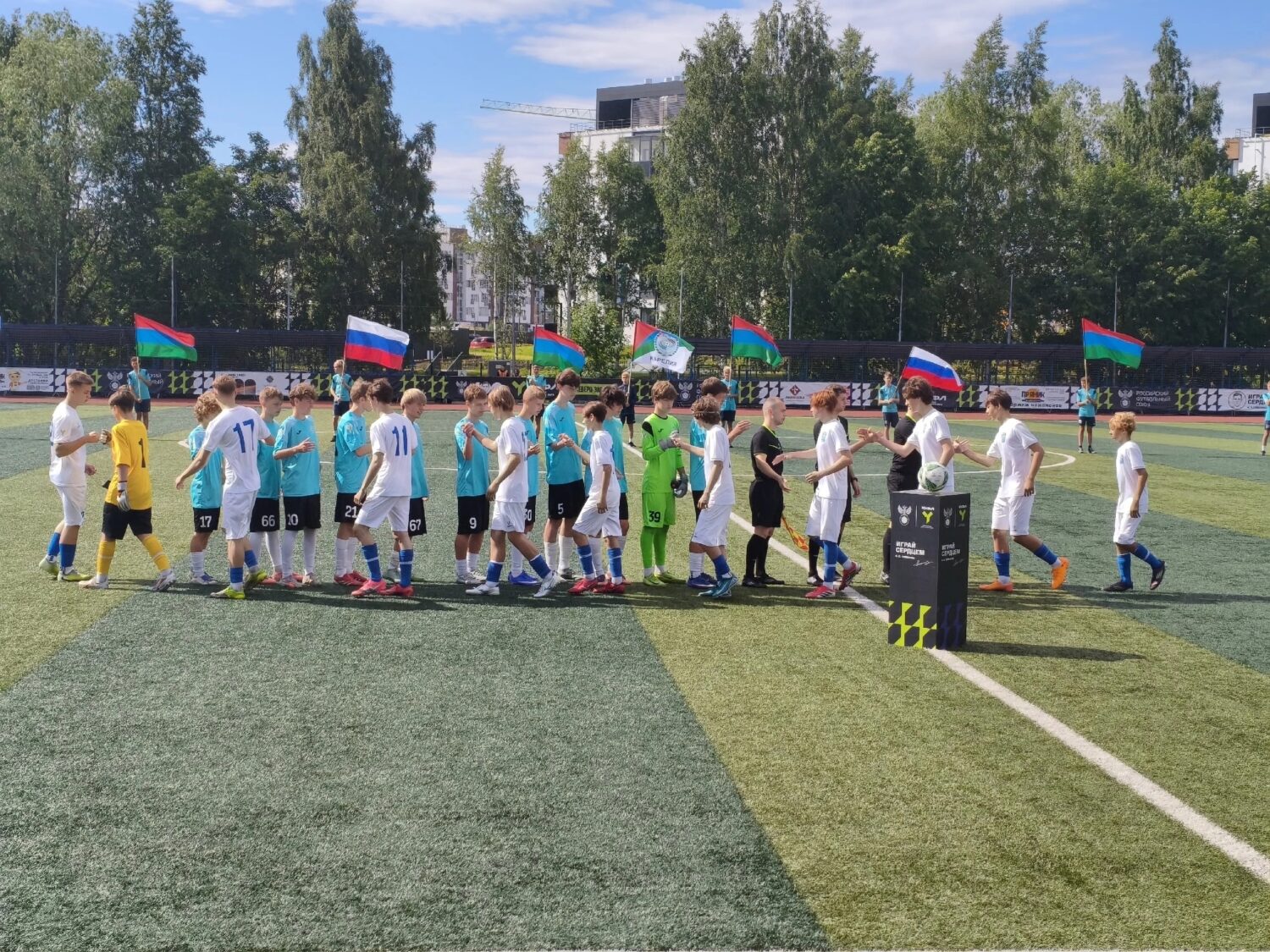 Ансамбль «Кантеле» поддержал юных футболистов в Петрозаводске