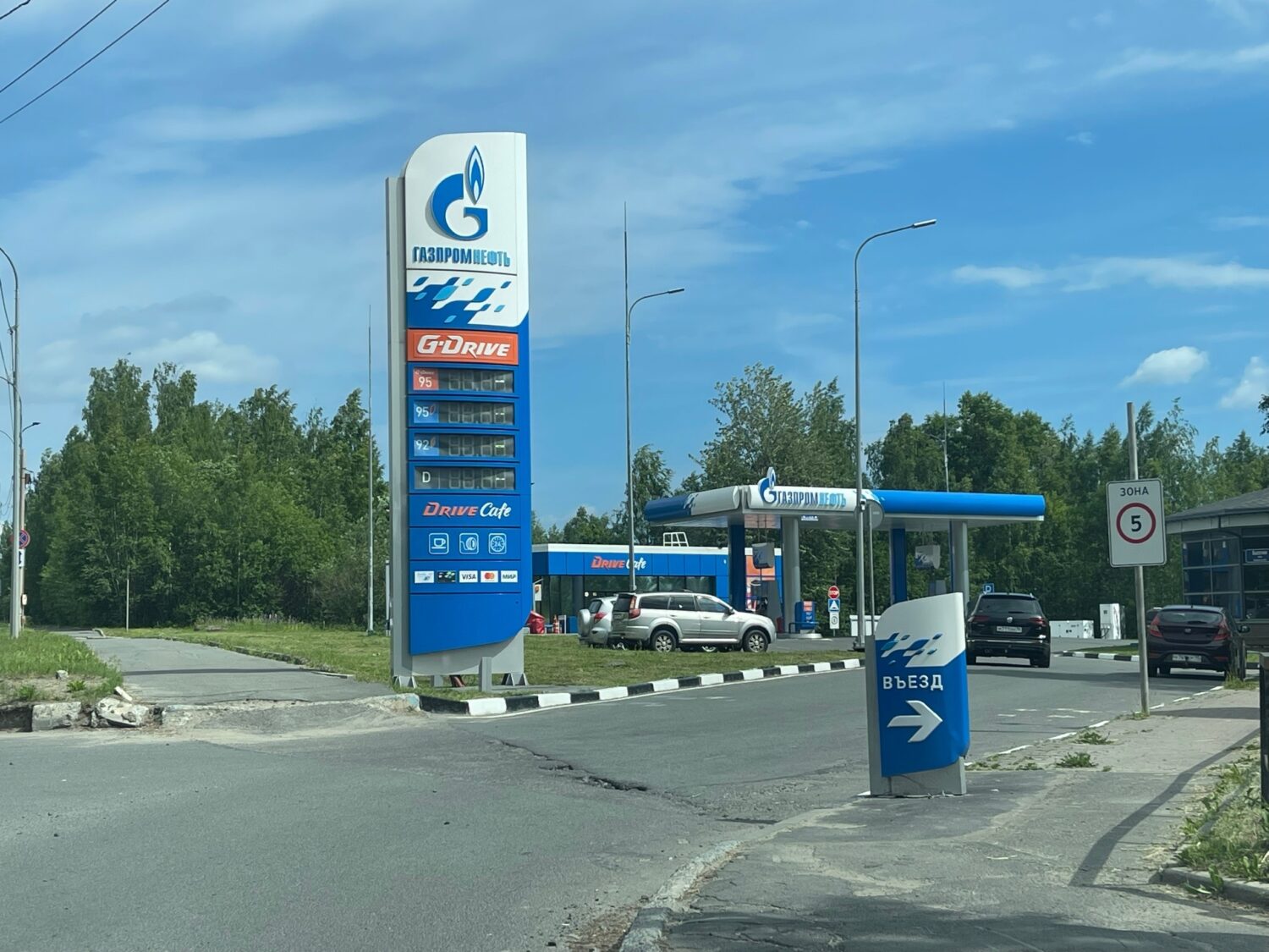 В Карелии приостановили работу около 20 автозаправок