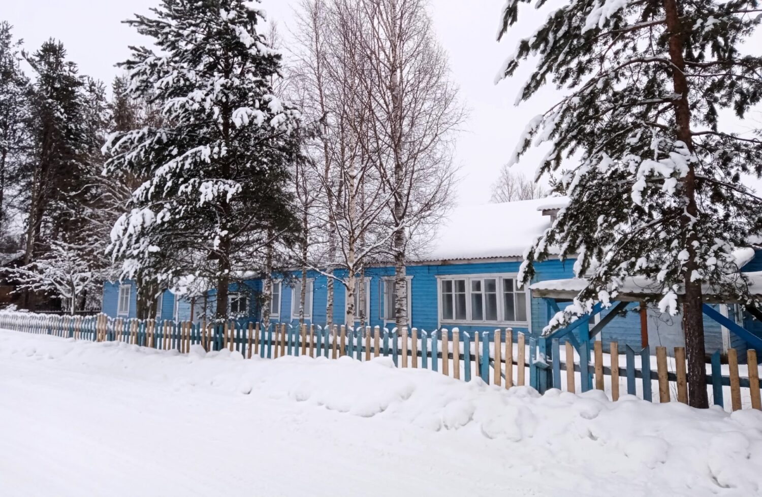 Здание бывшего детсада продают в поселке Карелии