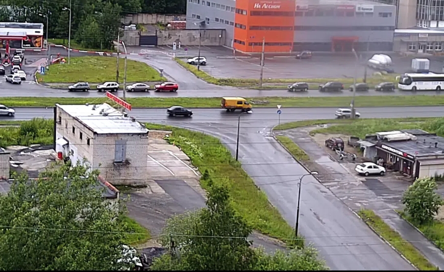 Водителям Петрозаводска посоветовали следить за очередями за бензином онлайн