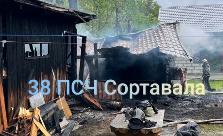 Чуть не дошло до беды: в поселке Вуорио потушили баню и сарай
