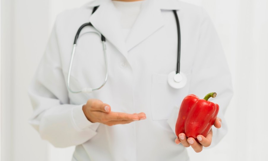 Врач перечислила продукты, которые лучше не есть в жару