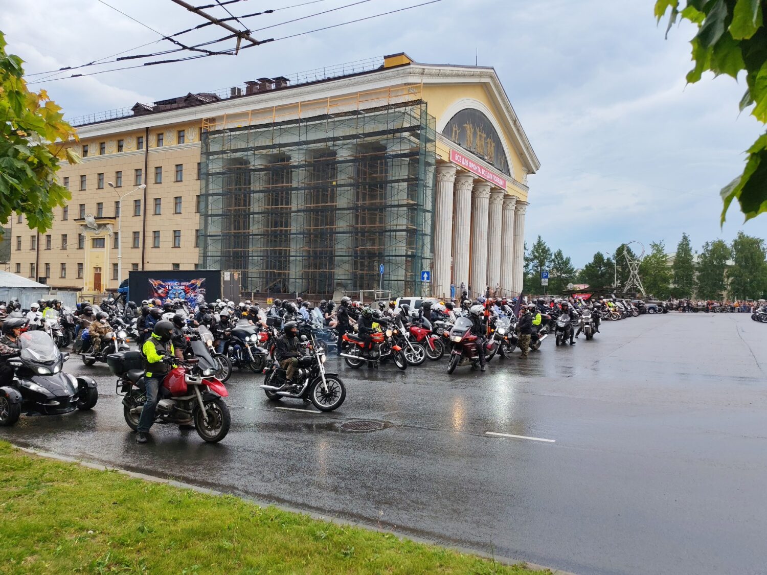 Мотопробег в честь Дня России проходит по улицам Петрозаводска