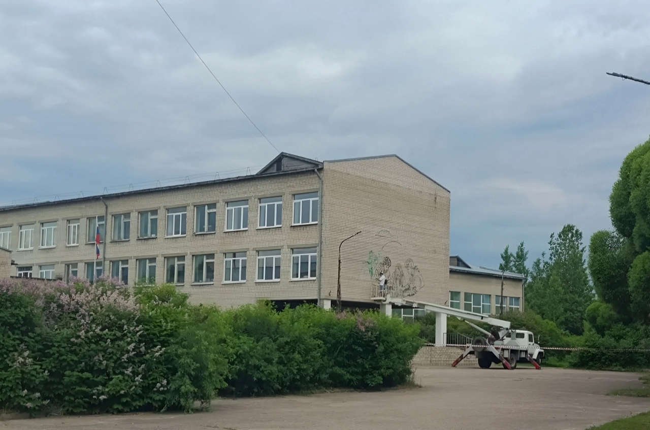 Мурал руки известного уличного художника появится на школе в Олонце
