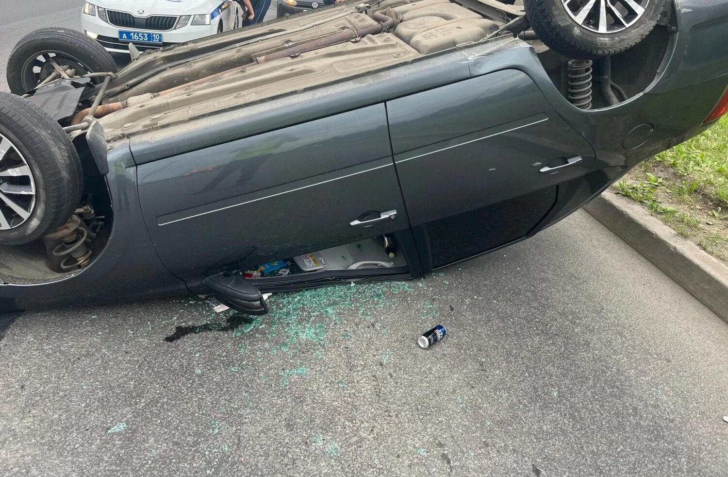 Автомобиль опрокинулся на крышу в Петрозаводске