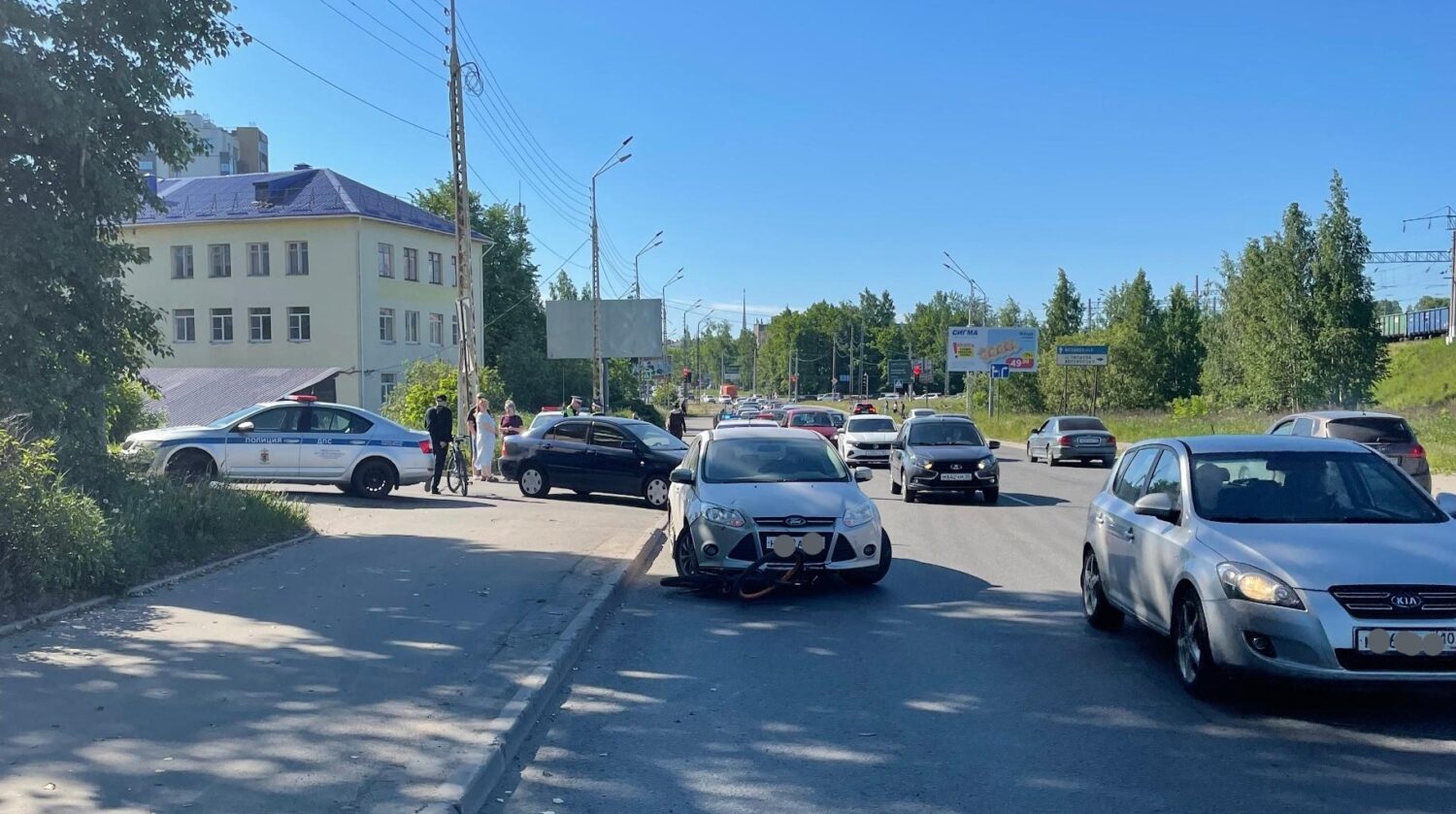 Пенсионерка сбила велосипедиста на тротуаре в Петрозаводске