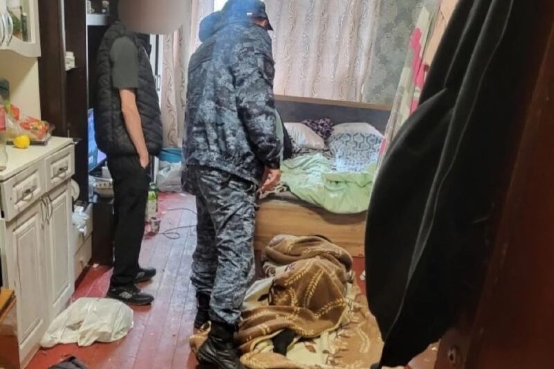 В Карелии приставам пришлось буквально поднимать на ноги мать, бросившую младенца