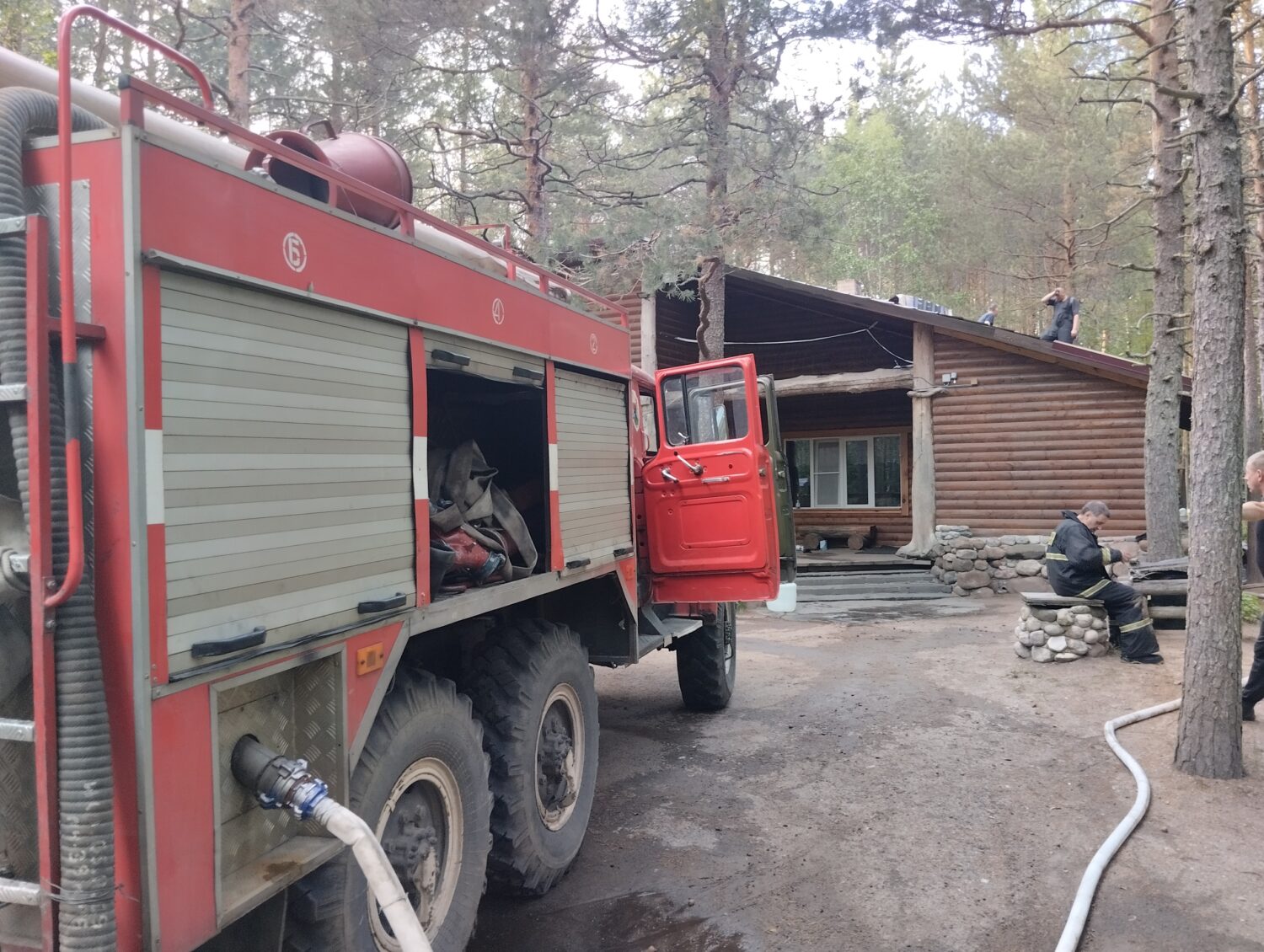 Пожарные спасли дом в поселке Карелии