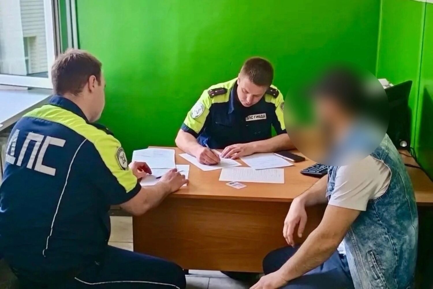Нашли и наказали: водитель, из машины которого выпал ребенок, может штрафом не отделаться