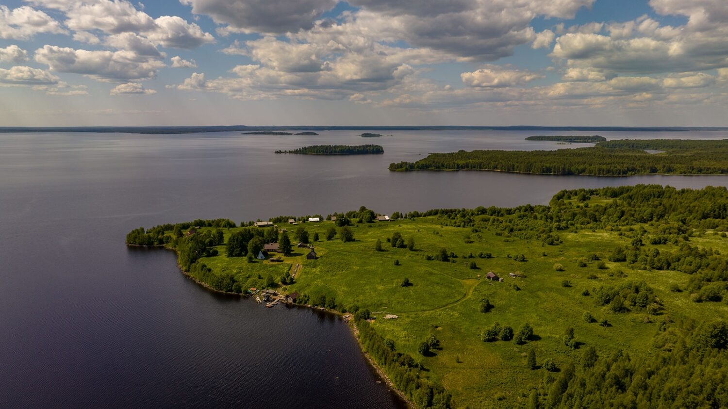 Жителям Пудожского района запретили купаться во всех водоемах