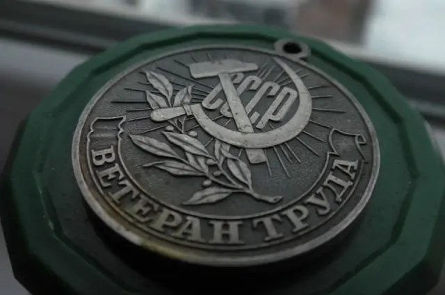 В Карелии за неделю 56 жителей получили звание «Ветеран труда республики»