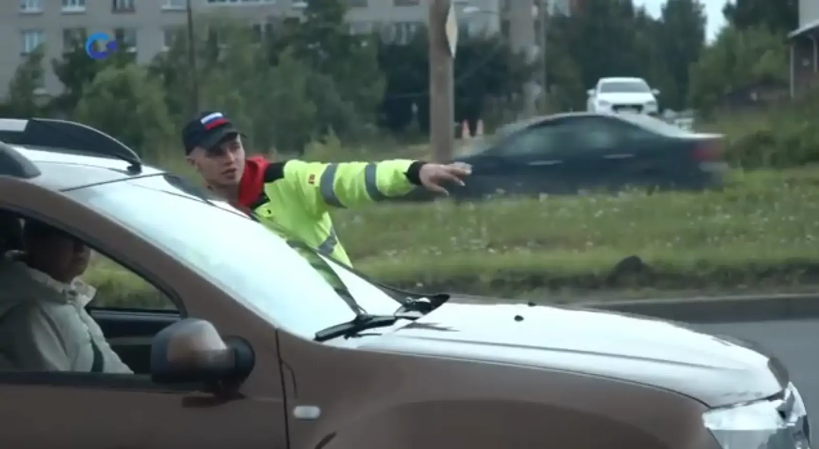 Волонтеры помогают избежать хаоса и конфликтов в очередях на АЗС Петрозаводска