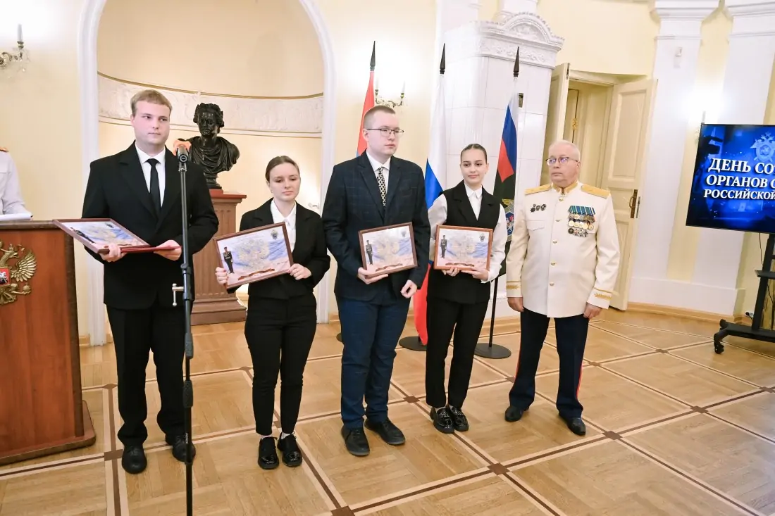 Молодые следователи из Петрозаводска и Беломорска приняли присягу в Национальном музее Карелии