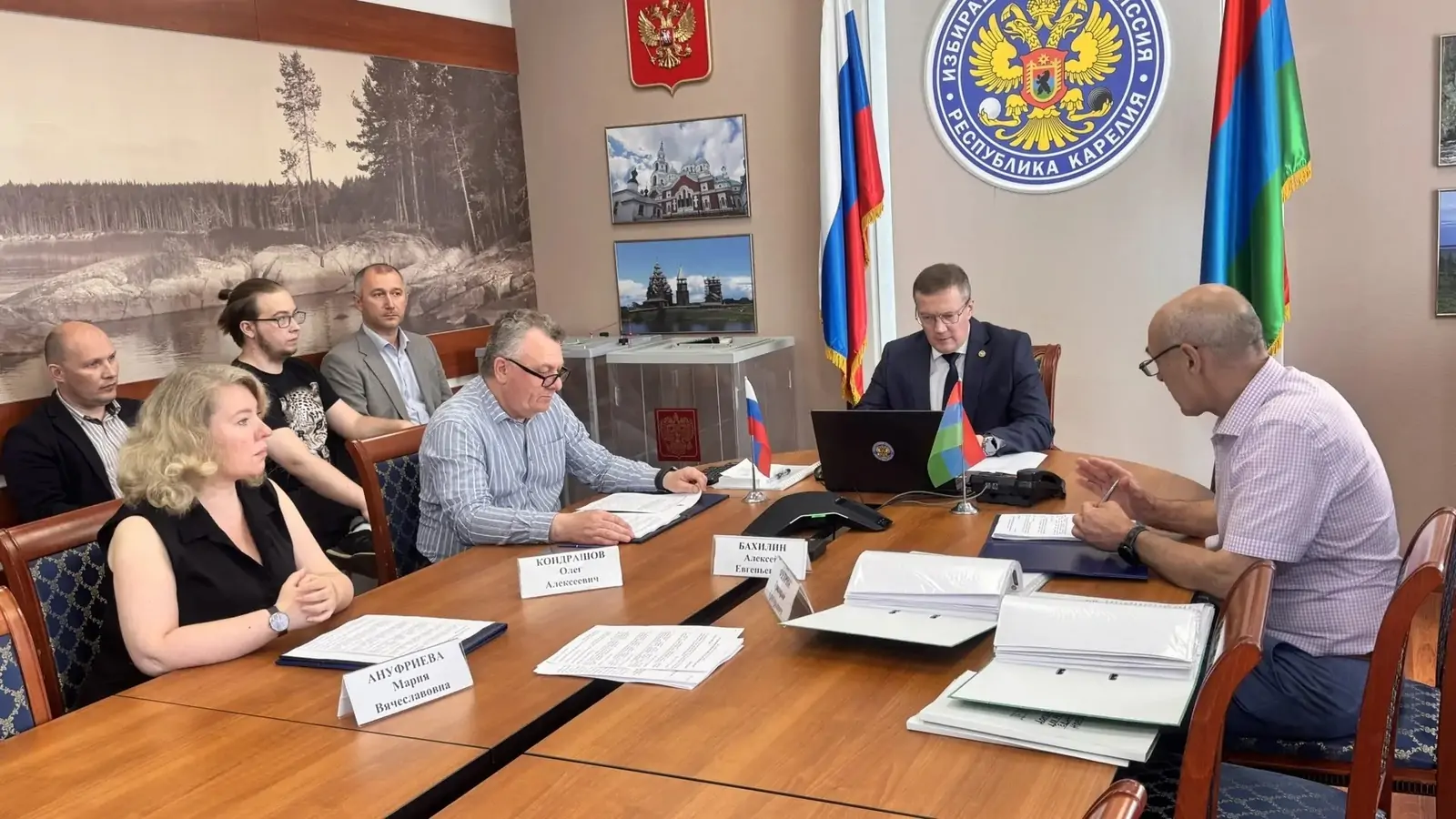 Избирком Карелии зарегистрировал списки четырех партий на выборы в Заксобрание