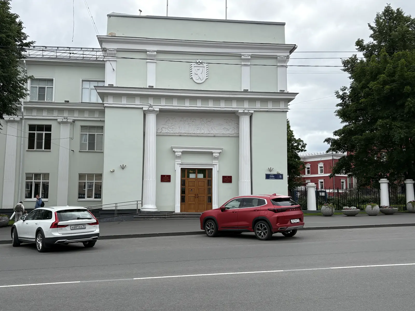Госслужащий в Петрозаводске в среднем получает 110 тыс рублей в месяц