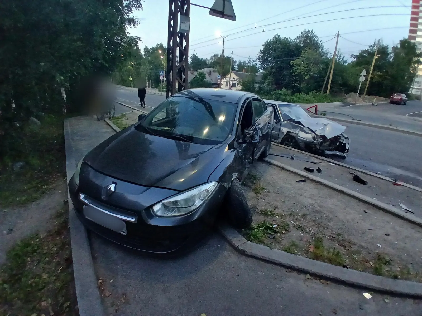 Пьяный новичок за рулём устроил хаос на перекрёстке в Петрозаводске: пострадали люди