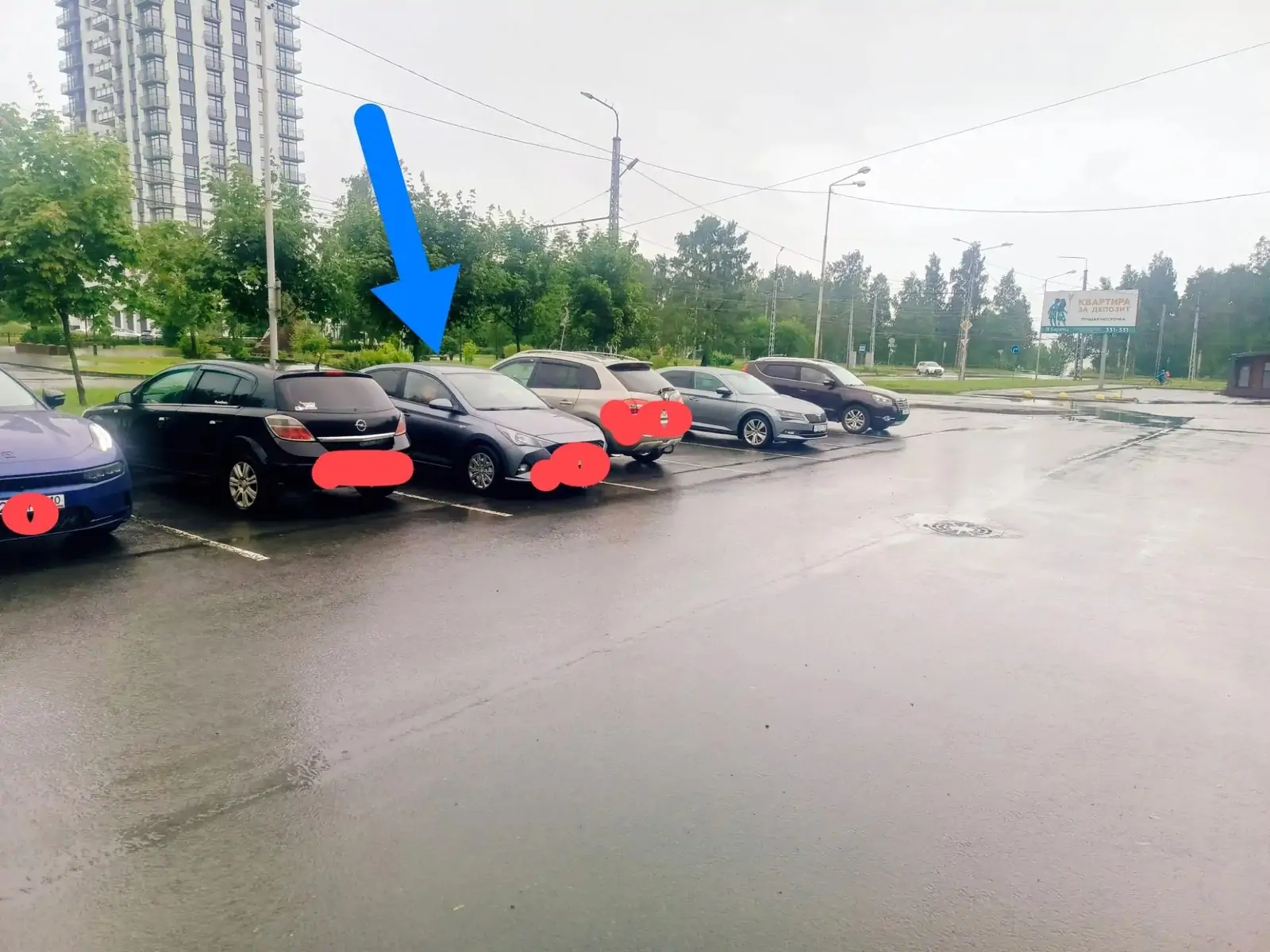 Автоледи врезалась в машину и скрылась с места ДТП у ресторана в Петрозаводске