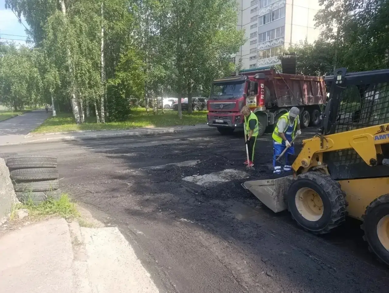 В Петрозаводске впервые за этот год начали ремонтировать внутриквартальные проезды