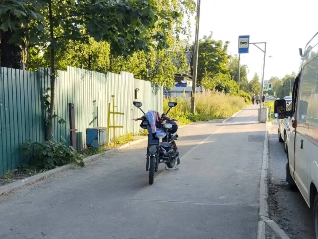 Водитель электровелосипеда в Петрозаводске сбил подростка на тротуаре