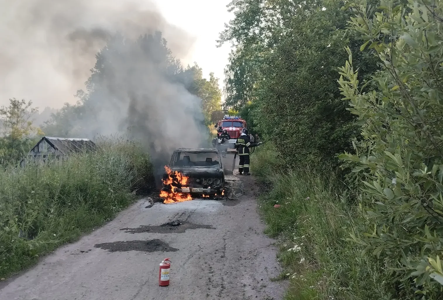 Старые «Жигули» загорелись на ходу в районе Карелии