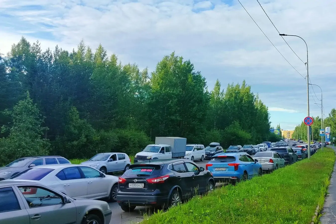Длинные очереди на АЗС могут быть уважительной причиной опоздания на работу