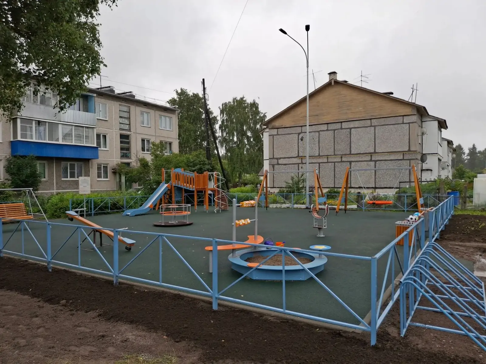 В карельском поселке по госпрограмме открыли детскую площадку