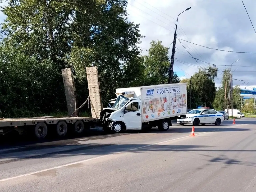 Стали известны подробности аварии с участием грузовика в Петрозаводске